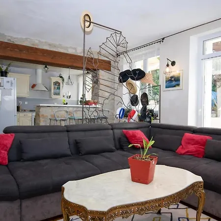 Holiday home Casanova House, Comfort, Swimming Pool, View, Garage Espaly-Saint-Marcel